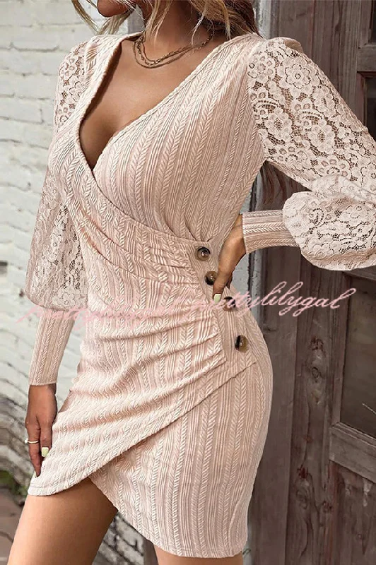 Stylish Looks Solid Color V-neck Hollow Lace Long-sleeved Slim Mini Dress