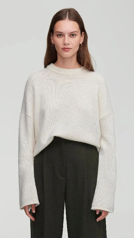 Evening Elegance Everyday Boxy Crew in Wool-Cashmere | Mont Blanc